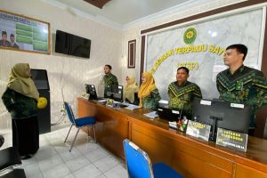 Panitera Muda Hukum Pengadilan Agama Sidikalang Berikan Amanah dalam Morning Briefing Petugas PTSP